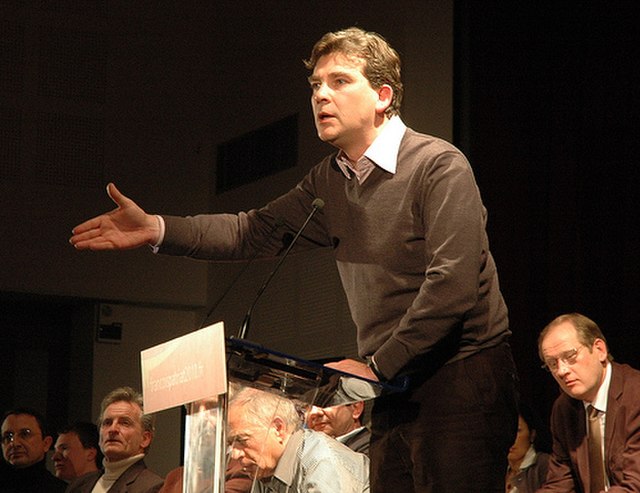 Montebourg speaking to constituents in Blanzy, 2010