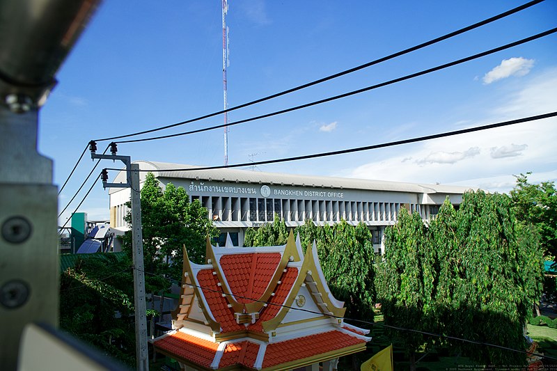 File:BTS Constitution protectors monument - Bangkhen district office.jpg