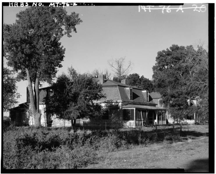 File:BUILDING MT-76-A AND MT-76-B FROM STREET, BUILDING MT-76-A IN FOREGROUND - Fort Keogh, Livestock and Range Research Station, 3 miles west of Miles City on U.S. Highway 10, HABS MONT,9-MIVCI,3-C-2.tif