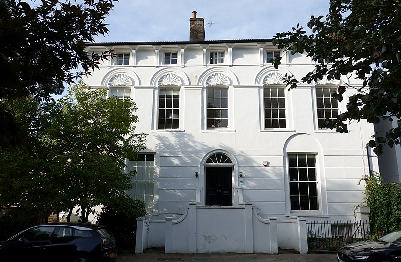 File:Barnsbury Square - Mountfort House.jpg