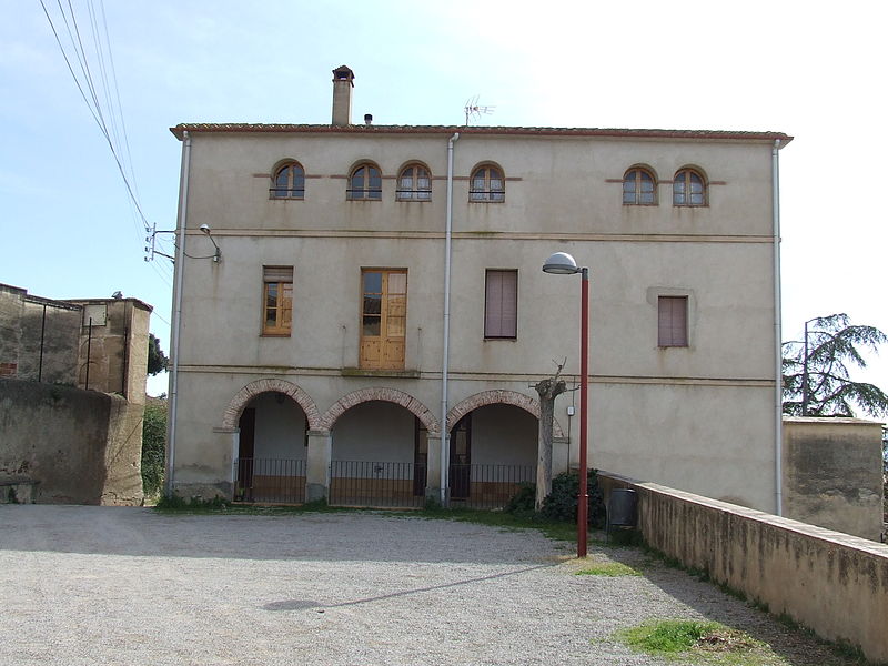 File:Bigues i Riells. Bigues. Plaça de l'Església.JPG