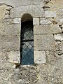 Fenêtre romane à linteau monotlithique au nord.