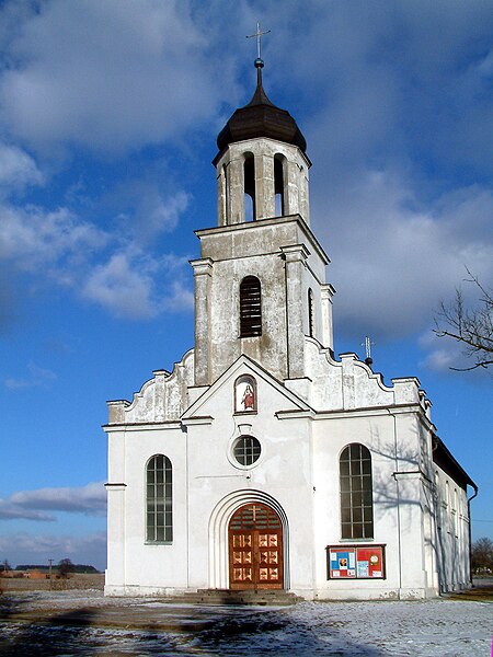 File:Brzyków 2003, kościół.JPG