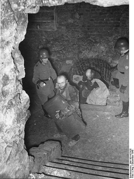 File:Bundesarchiv Bild 183-H27925, Polen, Ghetto Lublin, Polizei-Einsatz.jpg