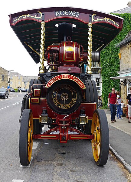 File:Burrells Showmans Road Locomotive "The Busy Bee" (2), Bridge Street, Bampton, Oxon - geograph.org.uk - 5874402.jpg