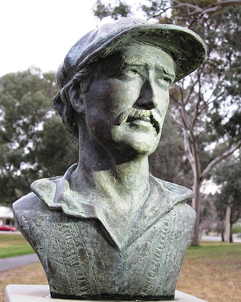 File:Bust of Graham Yallop.jpg