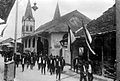 COLLECTIE TROPENMUSEUM Het uitgaan van de protestantse kerk Ambon TMnr 10016587.jpg