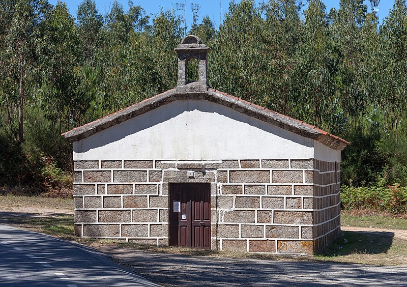 File:Capela de San Roque da Granxa. Ribeira. Galiza R28.jpg