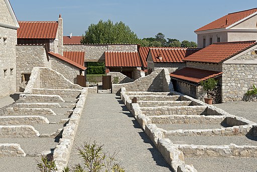 Rekonstruierte Gebäude in Carnuntum (UNESCO-Weltkulturerbe Donaulimes)