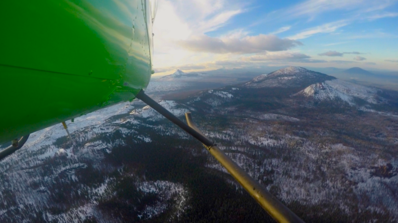 File:Cascade Mountains Flight from Bend, Oregon.png