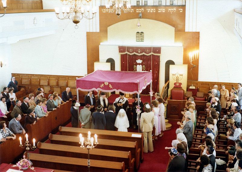 File:Chuppah Vredehoek Shul Cape Town 1979.jpg