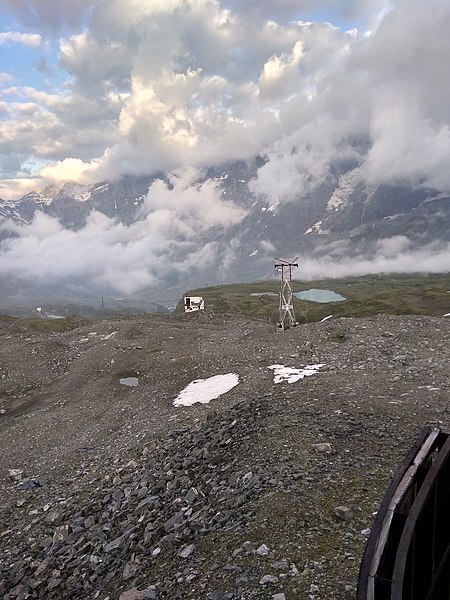 File:Cime Bianche obere Station Blick abwärts.jpg