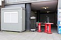 Deutsch: Container im Eingang Steinstraße der City-Hof-Passage in Hamburg-Altstadt.