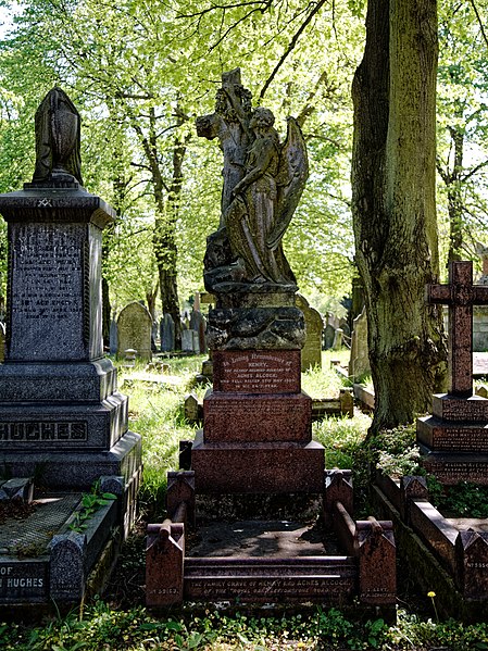 File:City of London Cemetery Henry Alcock 1909 angel sculpture grave monument 1.jpg