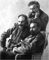 1915-1917 թթ. հայկական կամավորական ջոկատների ղեկավարները. Քեռի, Խանասորի Վարդան և Համազասպ (կանգնած)