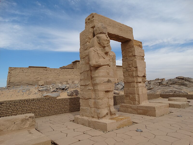 File:DSC07669 Antient egiptian sculpture close to Kalabsha temple.jpg
