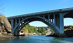 Depoe Bay Bridge теңіз жағалауы - Oregon.jpg