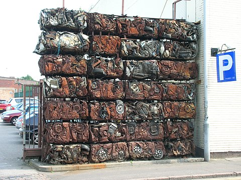 Partition made of compacted cars (Birmingham, England)