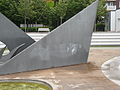 Català: El drac. Parc de l'Espanya Industrial, accés tancat per obres a l'Estació de Sants (Barcelona). Escultor: Luis Peña Ganchegui, Francesc Rius. Material: planxes d'acer pintat. 1987. This is a photo of public art indexed in the cataloge Art Públic of Barcelona (Spain) under the code number 3094-1 (prefixed with territorial id: 08019/3094-1) Object location 41° 22′ 43.72″ N, 2° 08′ 30.55″ E  View all coordinates using: OpenStreetMap