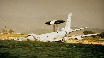 E-3 de l'OTAN après avoir quitté la piste de Préveza le 14 juillet 1996.