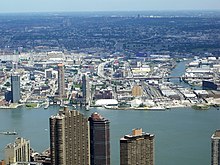 East River Queens West waterfront in 2006 East River und Newtown Creek - panoramio (1).jpg