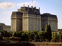 Edificio Libertador desde Puerto Madero.jpg