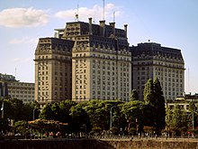 Southeast facade. Edificio Libertador desde Puerto Madero.jpg