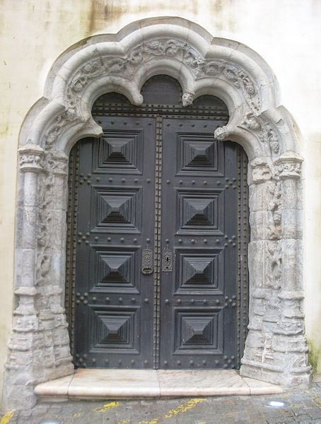 File:Elvas - Porta lateral nascente da antiga Sé.JPG