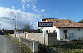 Entrée dans Larreule (Hautes-Pyrénées).JPG