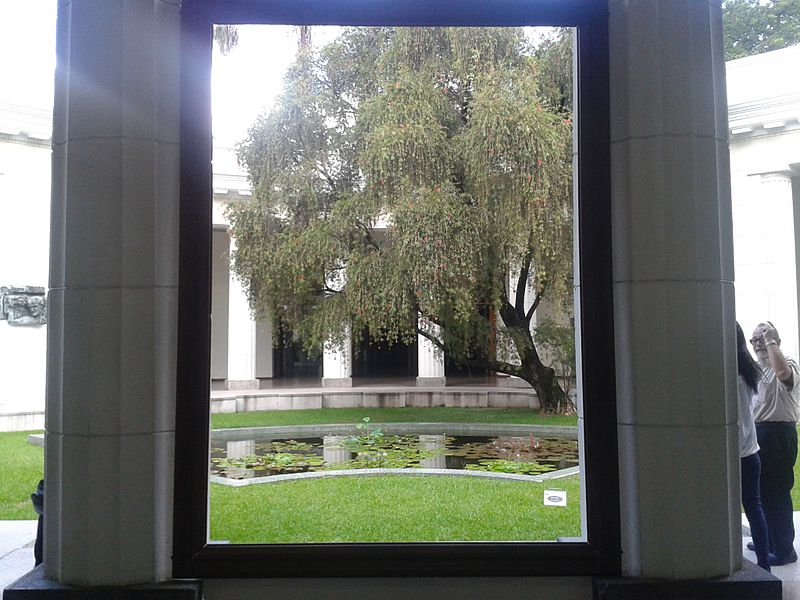 File:Entrada del museo de bellas artes.jpg