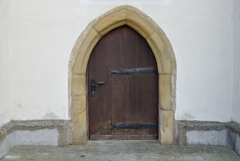 File:Filialkirche hl. Veit, Kirchstetten - door.jpg