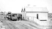 Бірінші теміржол вокзалы Порт Пири 1881 (SLSA B 10440) .jpg