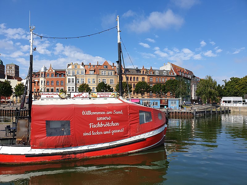 File:Fischkutter Anja im Hafen Stralsund.jpg