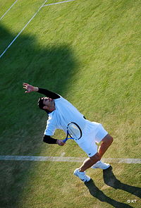 Andy Roddick at the Queen's Championships Flickr - Carine06 - Roddick serve.jpg