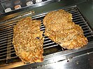 台湾独自のチキンフライ「香雞排（大鶏排）」。人の顔よりも大きい鶏肉の量が最大の特徴。