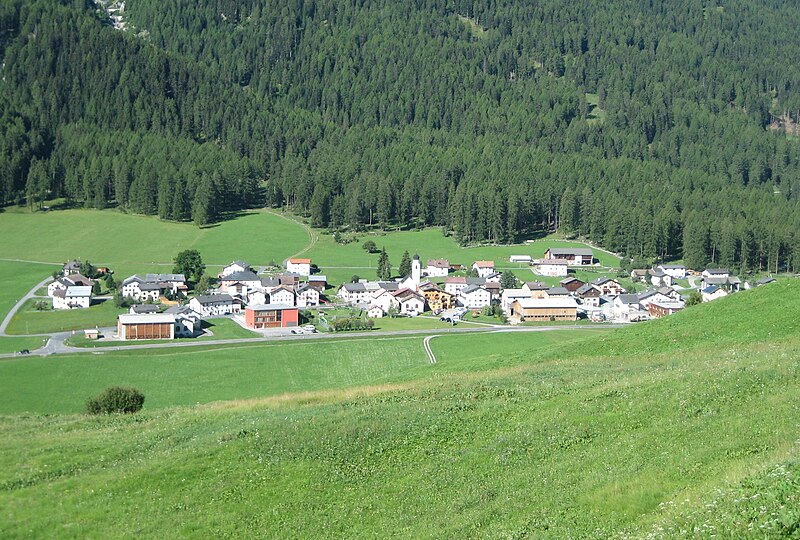 File:Fuldera Dorf.jpg