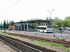 La gare assure une bonne intermodalité, avec son grand parking à voitures, ses arceaux à vélos et sa gare routière desservie par les bus urbains de l'agglomération.