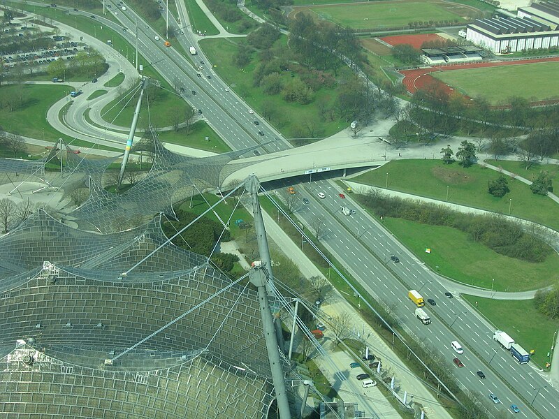 File:Georg-Brauchle-Ring Olympiahalle Muenchen-1.jpg