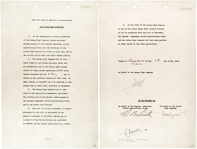 7 Mayıs 1945 tarihinde Reims'da imzalanan Almanya'nın teslimiyet belgesi