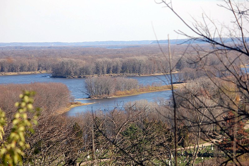 File:Gfp-iowa-bellevue-state-park-view-of-river-behind-lodge.jpg