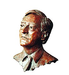Godfrey James Macdonald, 8th Baron Macdonald bronze bust by sculptor Laurence Broderick
