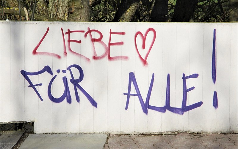 File:Graffiti auf der Praunheimer Brücke.jpg