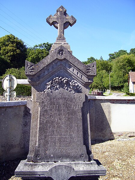 File:Grave Lottin de Laval.jpg