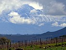 Grootwinterhoek Puncak, menjulang di 2077 m, di atas utara Breede River Valley.