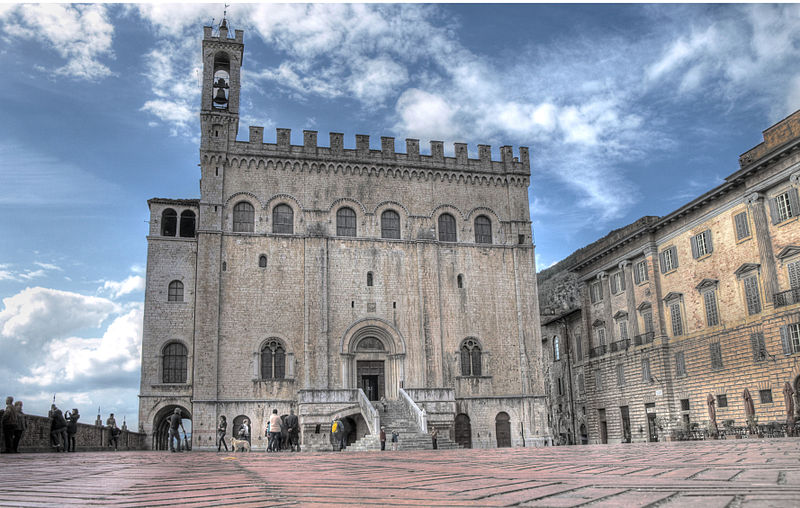 File:Gubbio Palazzodeiconsoli.jpg