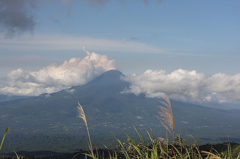 File:Gunung Klabat01.jpg