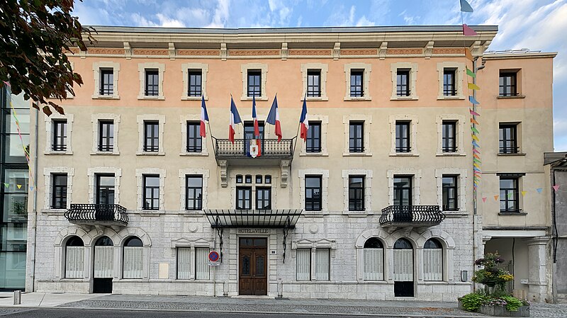 File:Hôtel ville Oyonnax 4.jpg