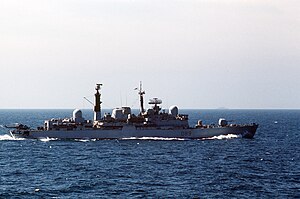 De HMS Exeter (D89) tijdens een missie in de Perzische Golf in 1987