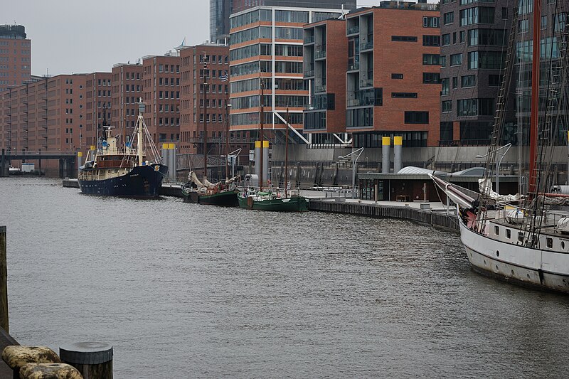 File:Hamburg-20110317-0025-HafenCity-cor.jpg