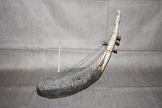 Harpe Mangbetu à figure anthropomorphe